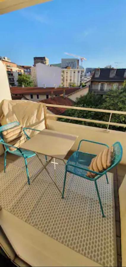 Tichnich Appartement - 2 Bedrooms - 1 Min Away From Train Station Annemasse Exterior foto